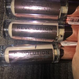 3-Makeup Revolution Conceal & Define Concealer